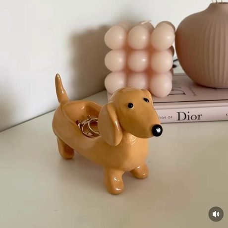 Pezzo in ceramica fredda realizzato con uno stampo