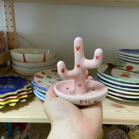 Pezzo in ceramica fredda realizzato con uno stampo